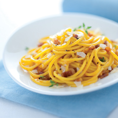 Spaghetti con guanciale e pecorino allo zafferano