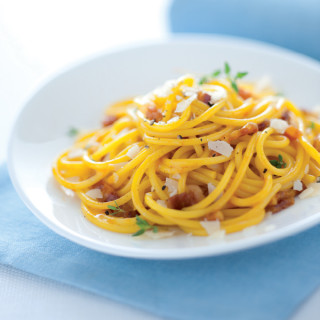 Spaghetti con guanciale e pecorino allo zafferano