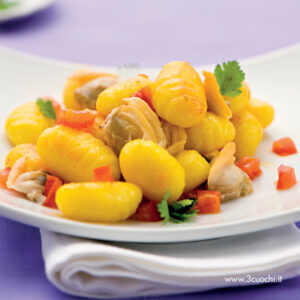 zafferano-3cuochi-Gnocchi-gialli-alle-vongole.jpg