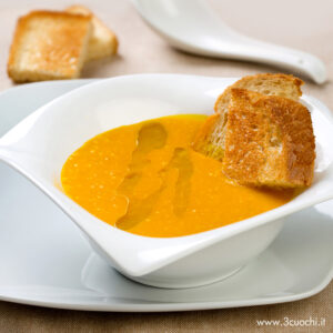 vellutata-di-zucca-e-zafferano-con-crostini.jpg