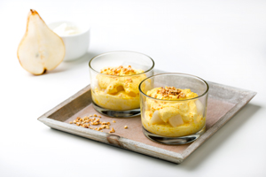 Bicchierini-con-mousse-di-ricotta-allo-zafferano-e-pere