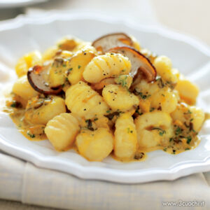 gnocchi allo zafferano con crema di finghi