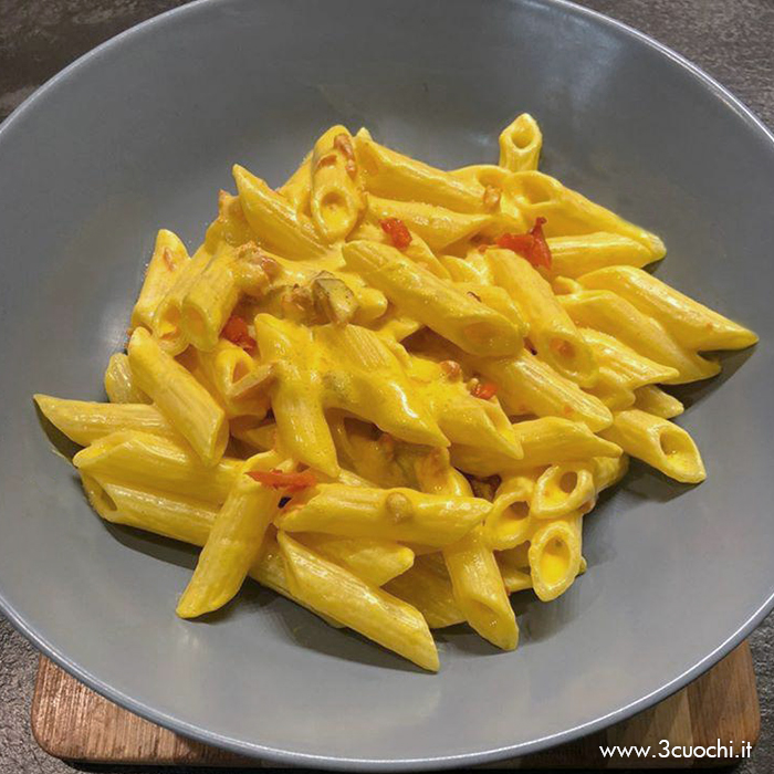 pennette zafferano e salmone