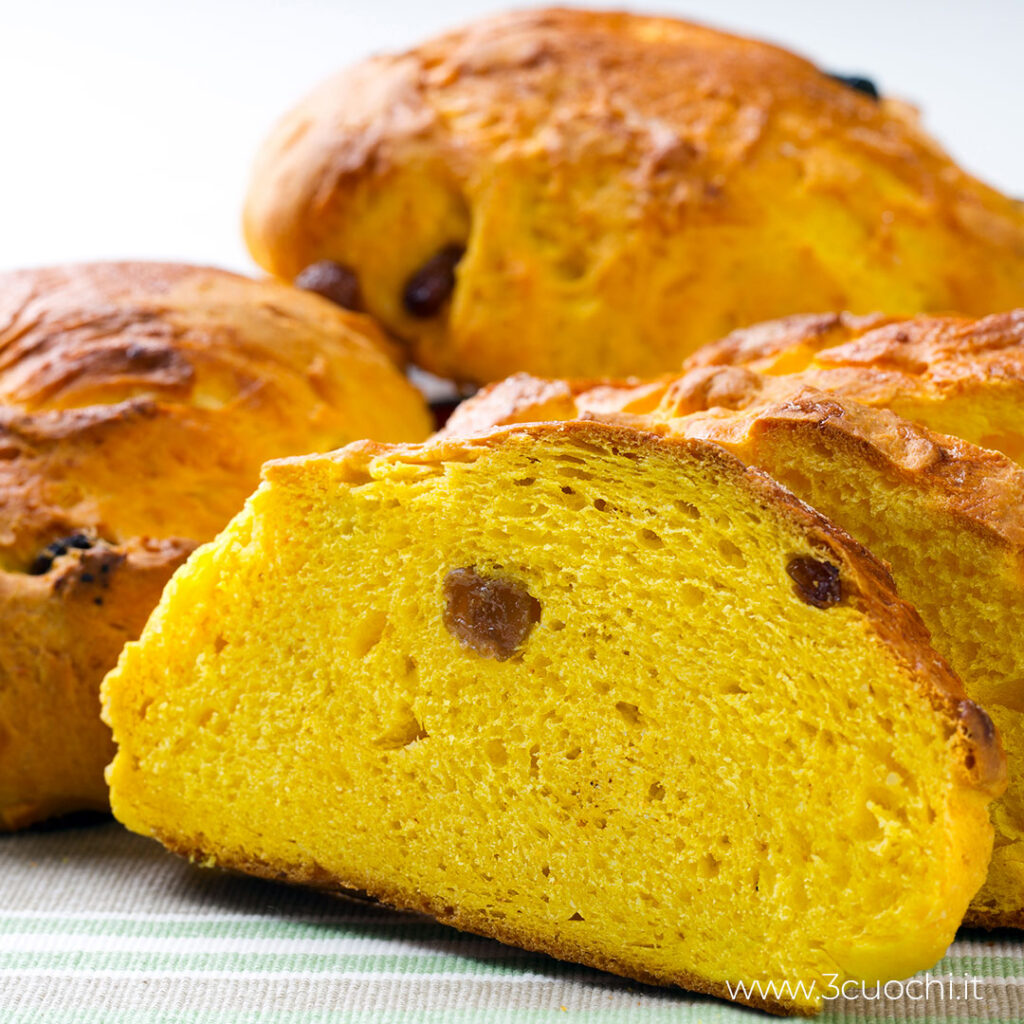 Pane all’uvetta speziato allo Zafferano