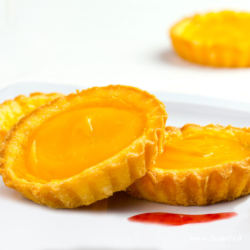Crostatina con confettura di rosa canina e crema allo Zafferano