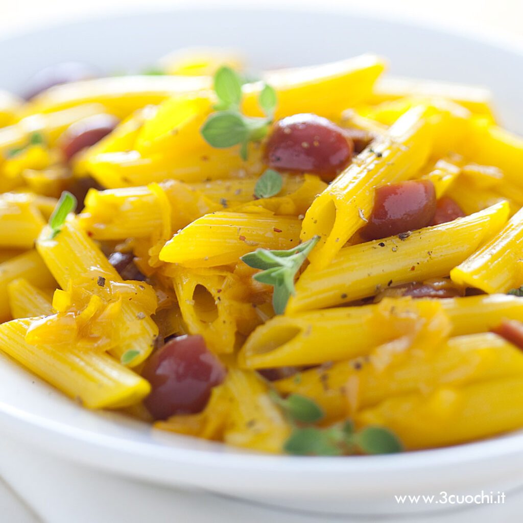 Penne gialle con porro, ciliegie e Zafferano