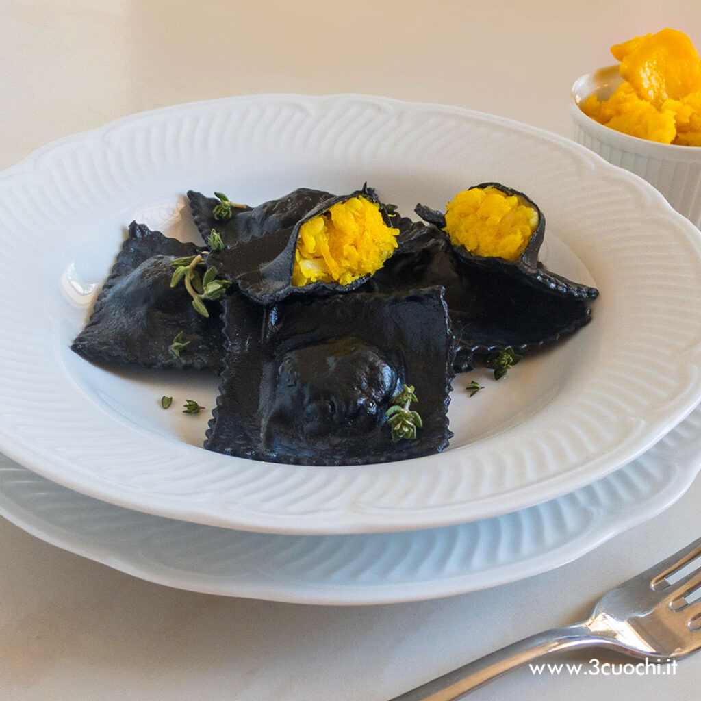 Ravioli al nero di seppia ripieni di merluzzo e Zafferano