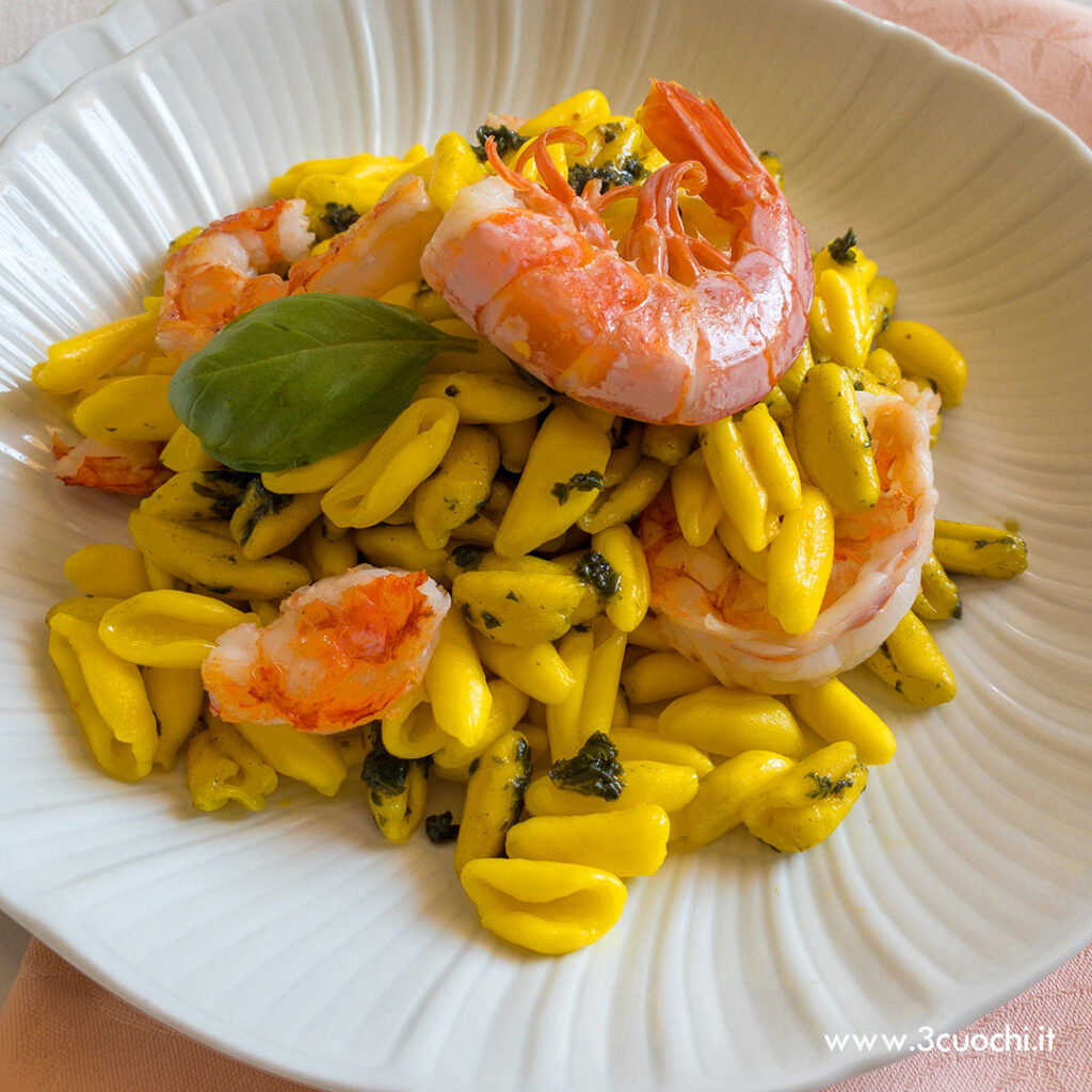 Cavatelli gamberoni, basilico e Zafferano