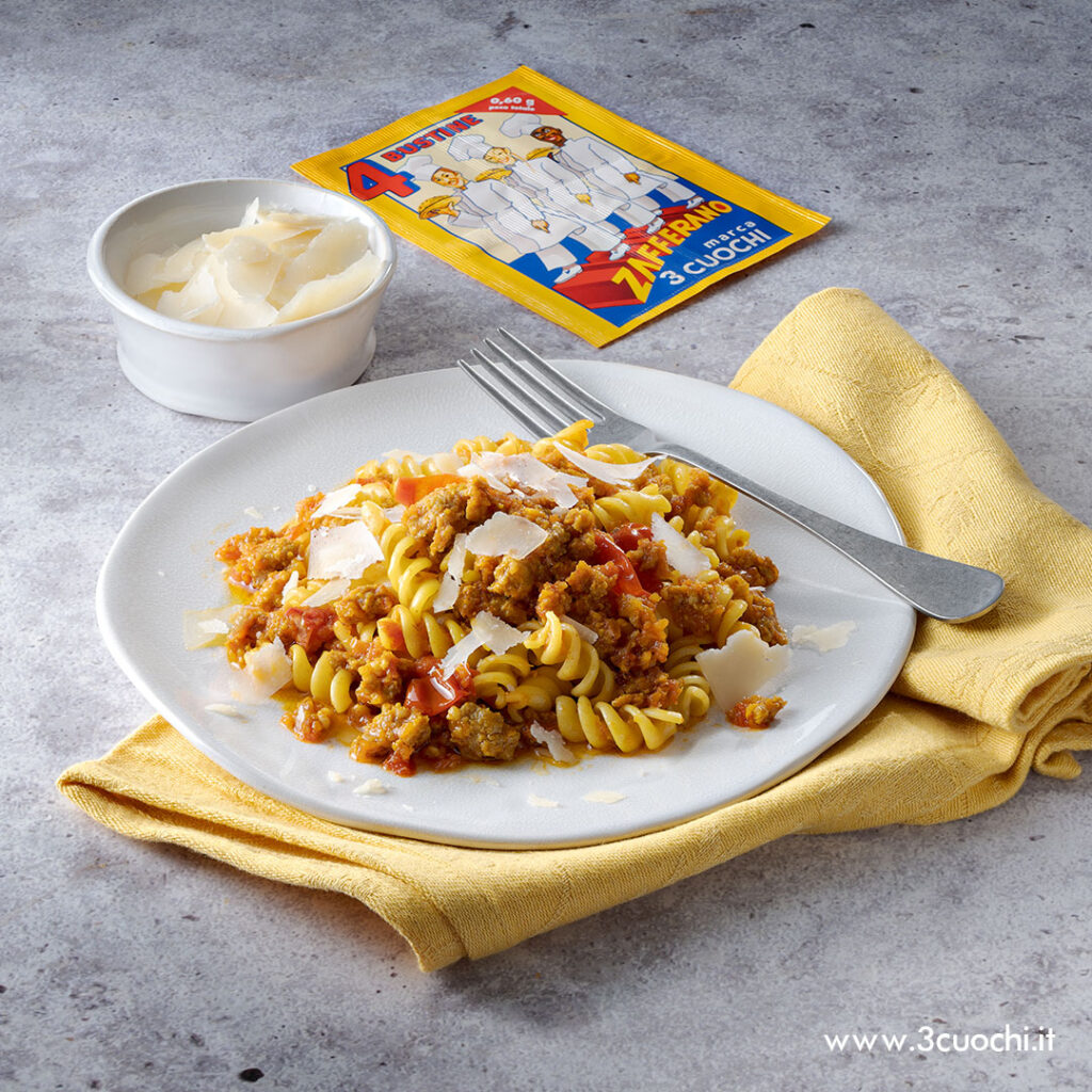 fusilli-al-ragu-sale-e-pepe-tre-cuochi.jpg
