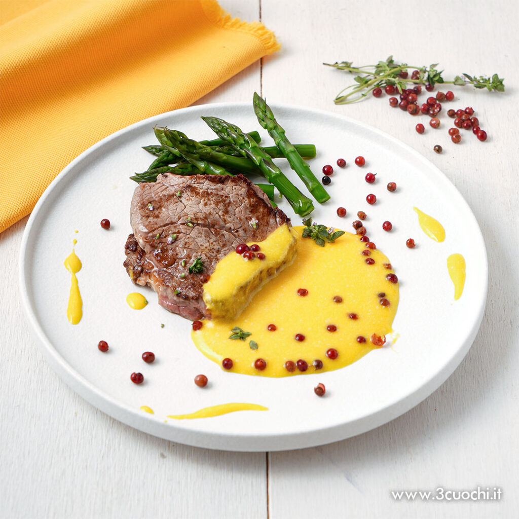Piatto con filetto al pepe rosa