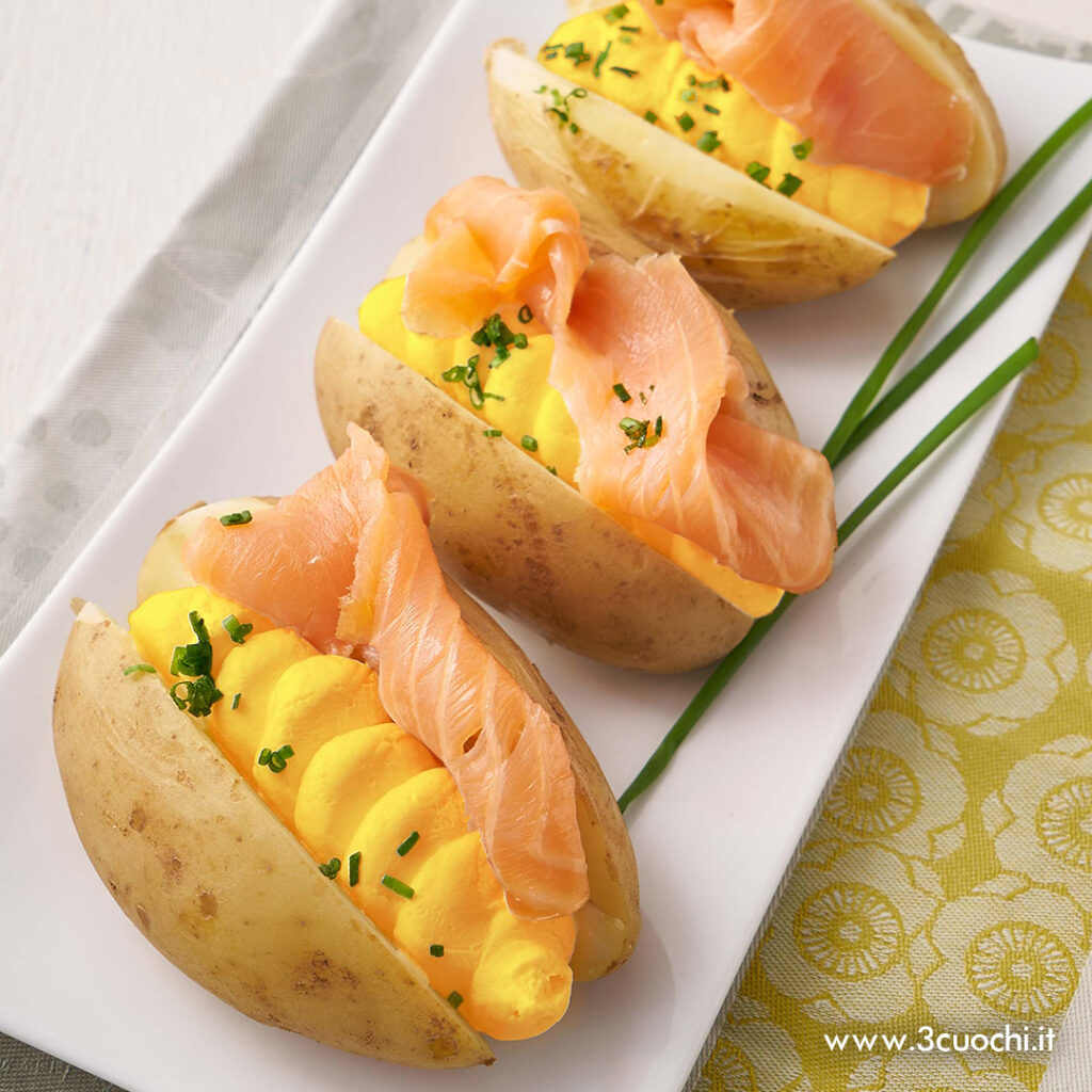 Patate ripiene al salmone