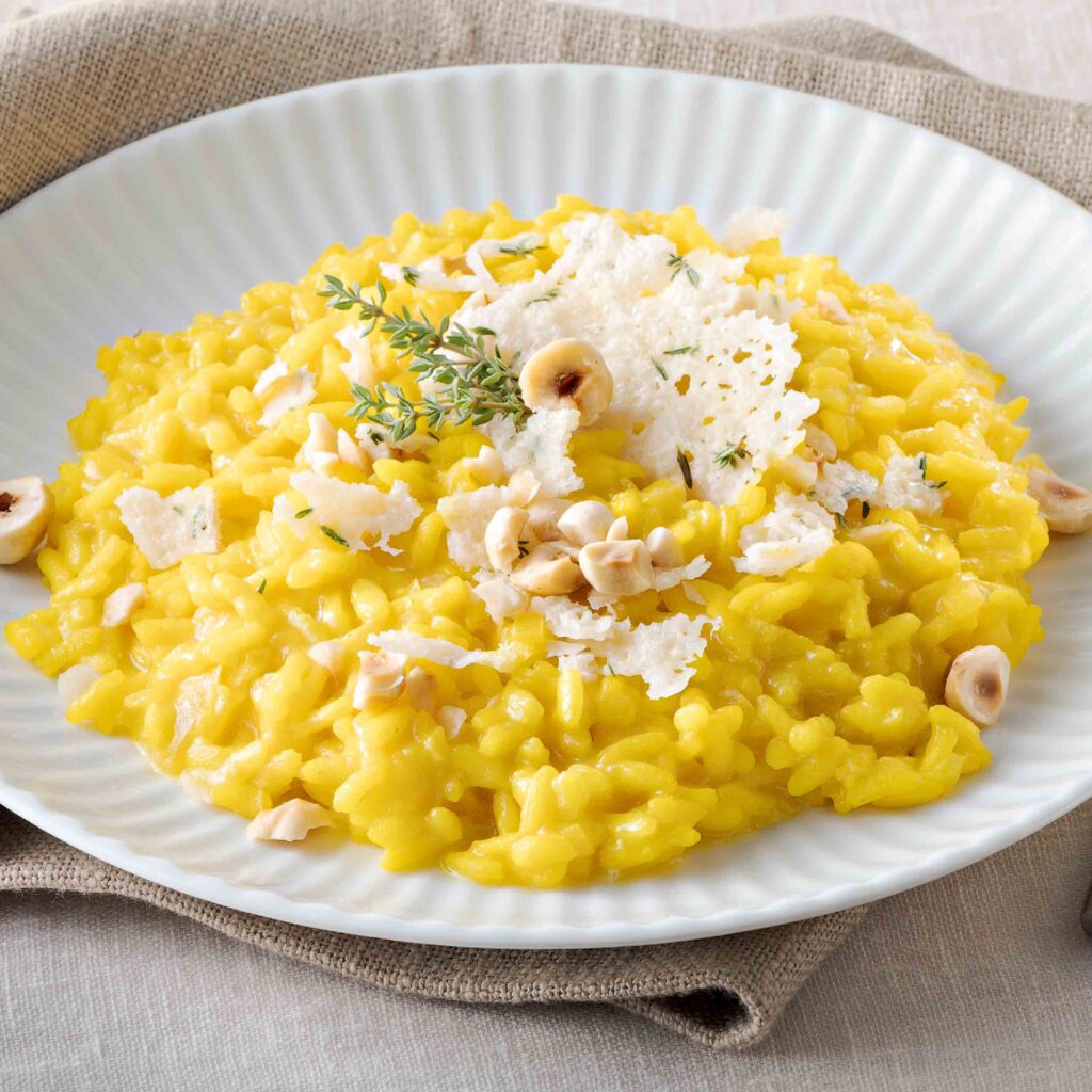 Risotto giallo con nocciole e cialde di parmigiano