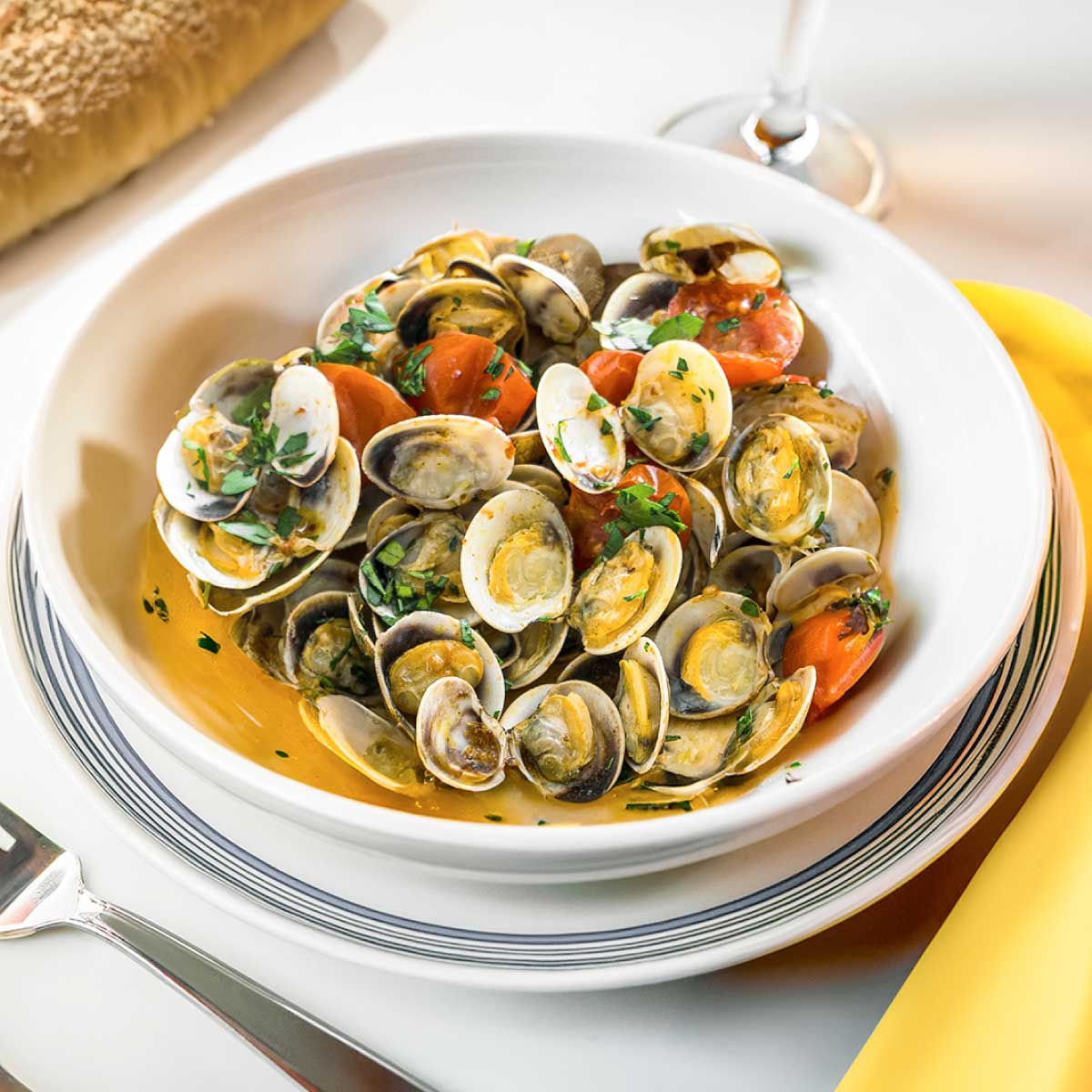 SAUTÈ DI VONGOLE ALLO ZAFFERANO